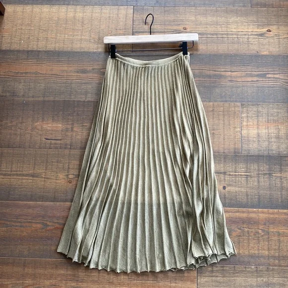 VINCE Pleated Metallic Crochet-Knit Midi Skirt Bronze - Picture 4 of 11